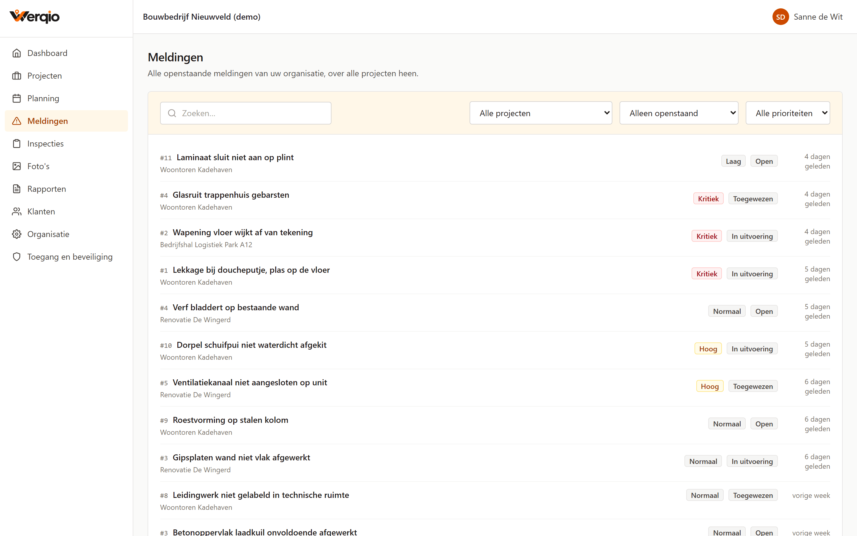 De webapplicatie met alle openstaande meldingen van de organisatie, gefilterd op project, status en prioriteit.